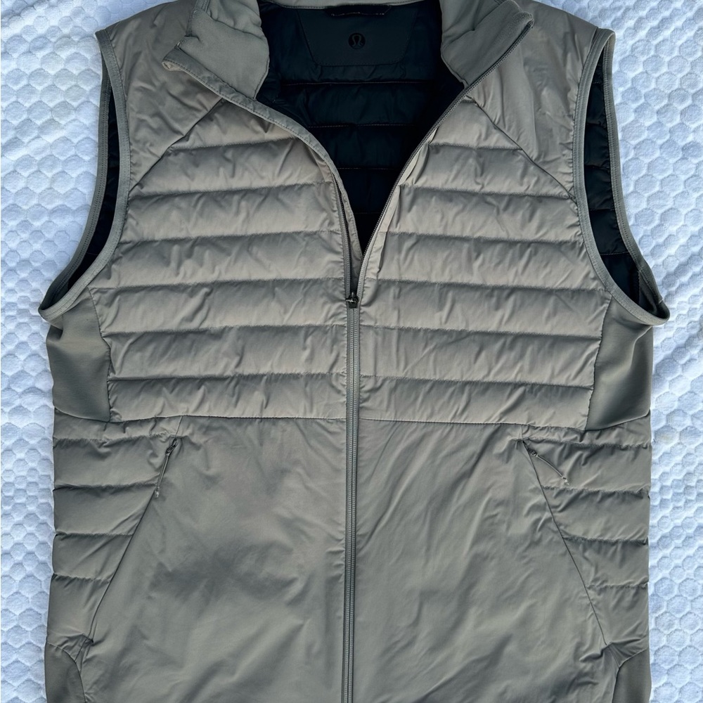 MENS LULULEMON DOWN FOR IT ALL PUFFER VEST GRAY EUC WORN TWICE